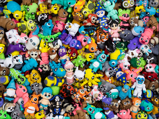 1 Bag of 8-9 Wigglitz (assorted)