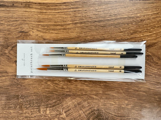 Watercolor paintbrush set of five with wood handles and golden synthetic taklon bristles | JSQ Mercantile – Women’s Boutique & Gift Shop in La Grange, IL